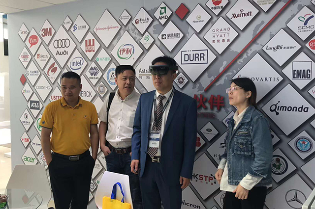 AR增強現(xiàn)實的工作原理、技術(shù)需求以及解決方案